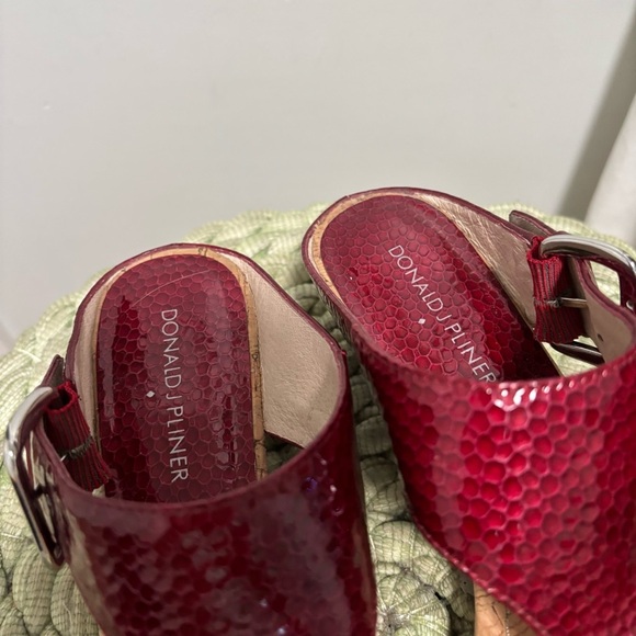 Donald Pliner Dylan Red Patent Leather Slip On Elegant Thong Cork Wedge Sandals - Picture 10 of 13